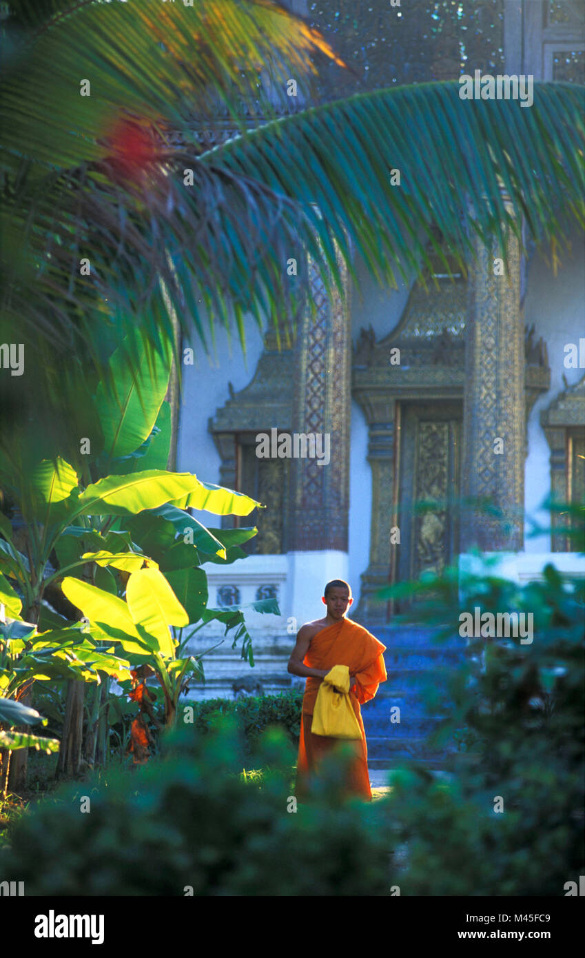 Laos. Luang Prabang. Royal Palace. Haw Pha Bang buddhistischer Tempel. Buddhistischer Mönch, Tempel. UNESCO-Weltkulturerbe. Stockfoto