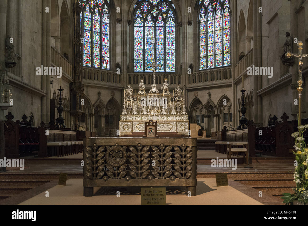 Altar in der Kathedrale St. Peter in Regensburg. Stockfoto