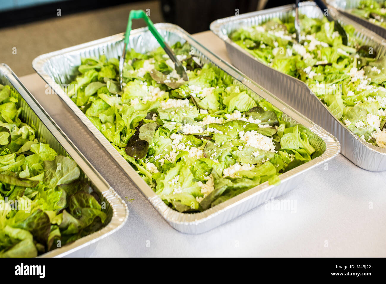 Lokale Grüns mit Ziegenkäse im Buffet Stil. Stockfoto