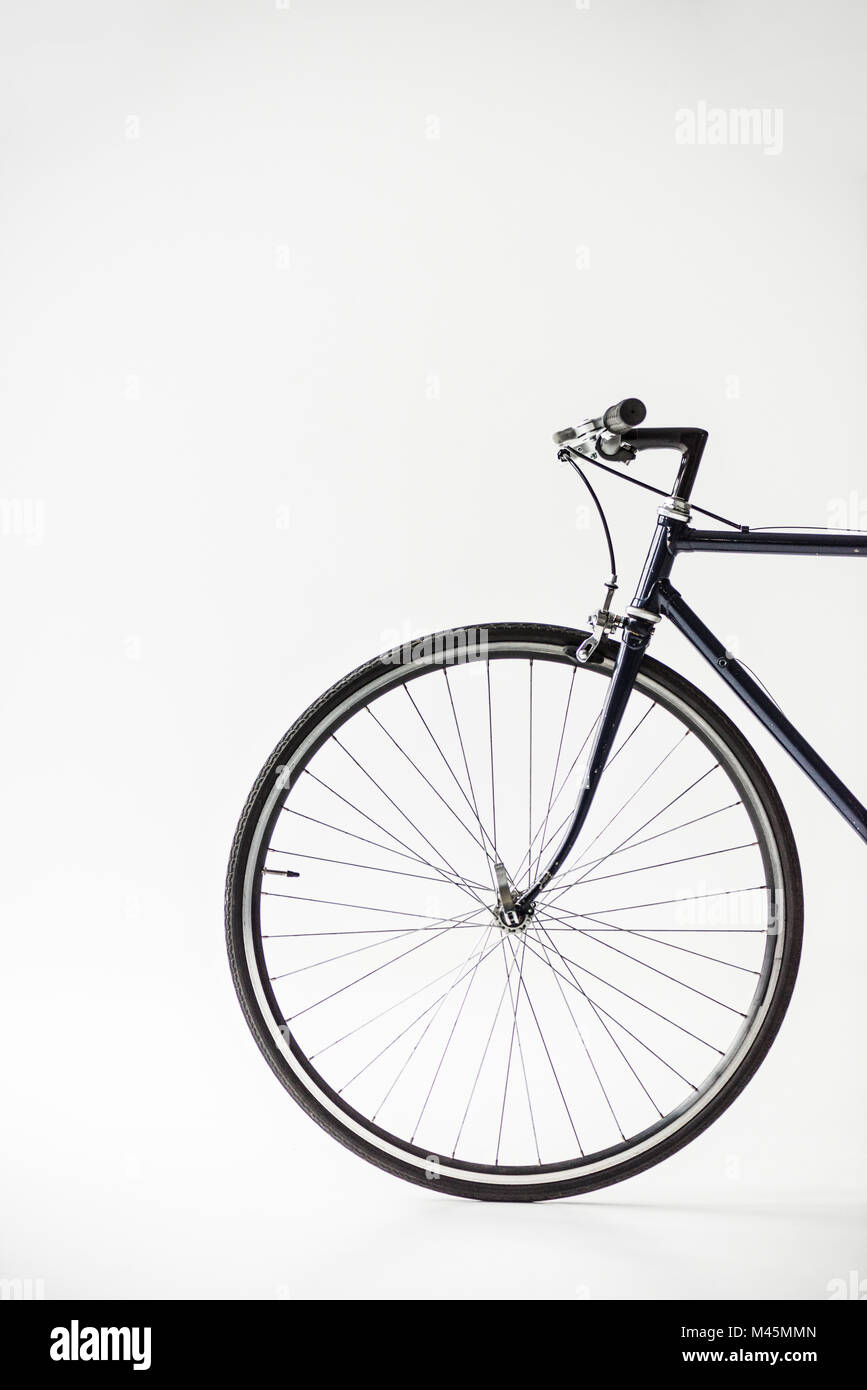 Ein Fahrrad Rad isoliert auf weißem Stockfoto