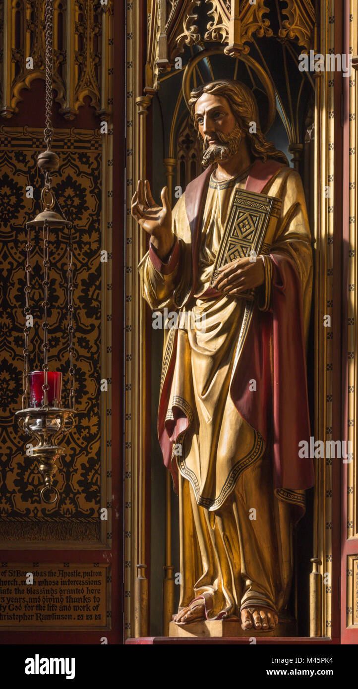 LONDON, Großbritannien - 17 September, 2017: Die geschnitzte Statue von Jesus, der Lehrer in der Kirche St. Barnabas von 19.%. Stockfoto
