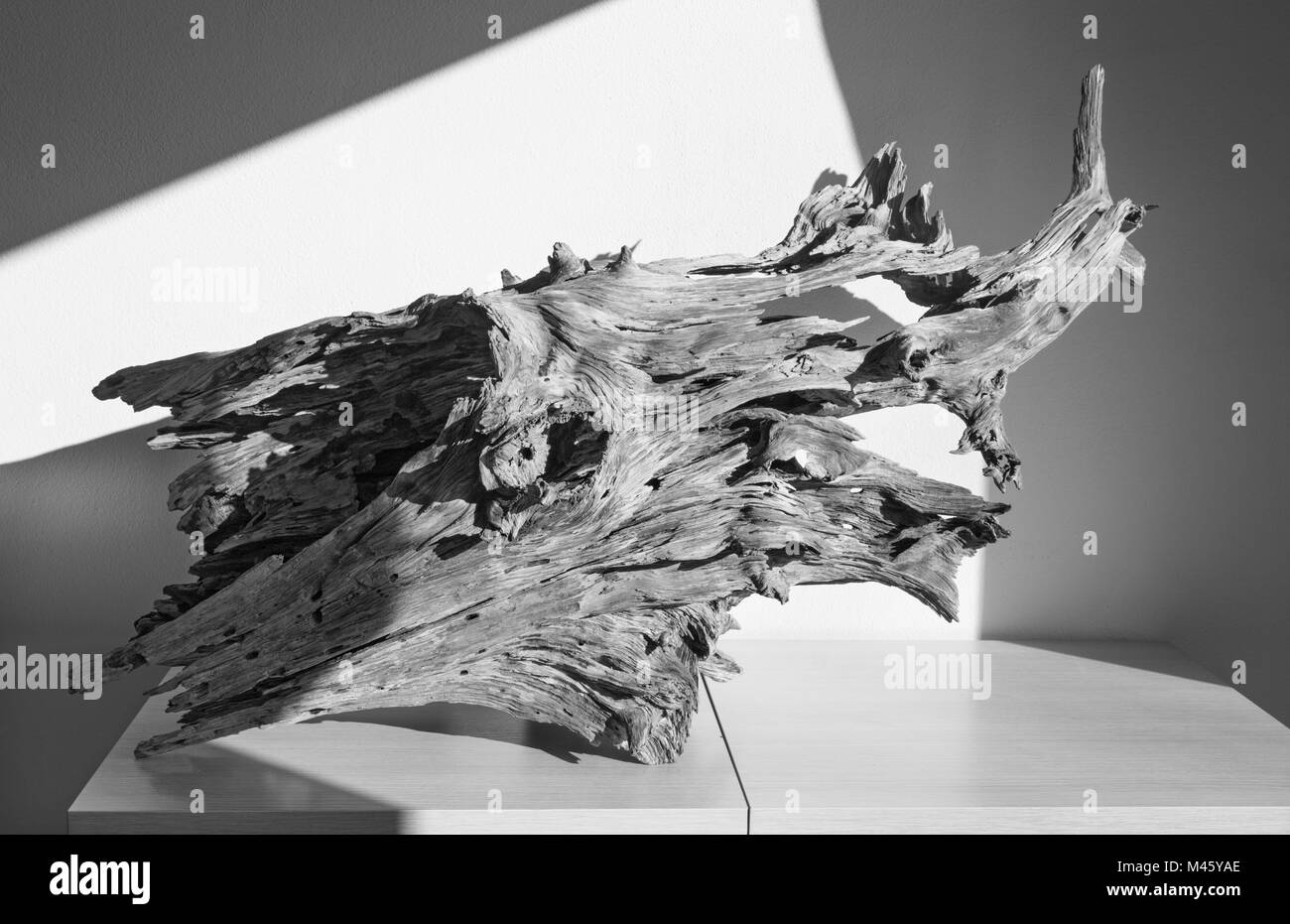 Die moderne Holz dekorative Skulptur. Stockfoto