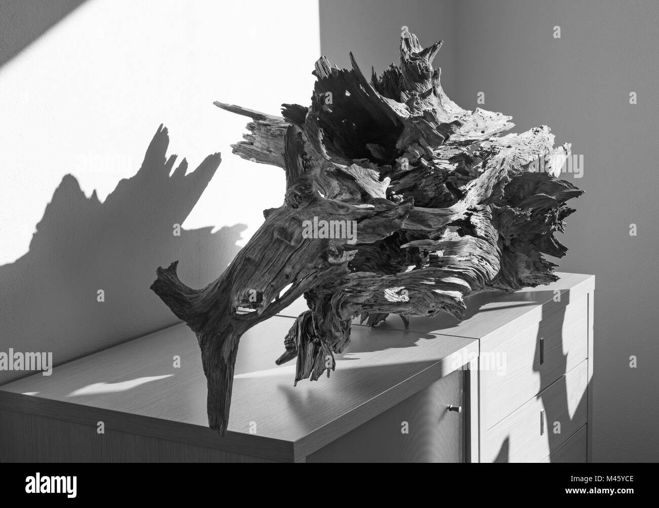 Die moderne Holz dekorative Skulptur. Stockfoto