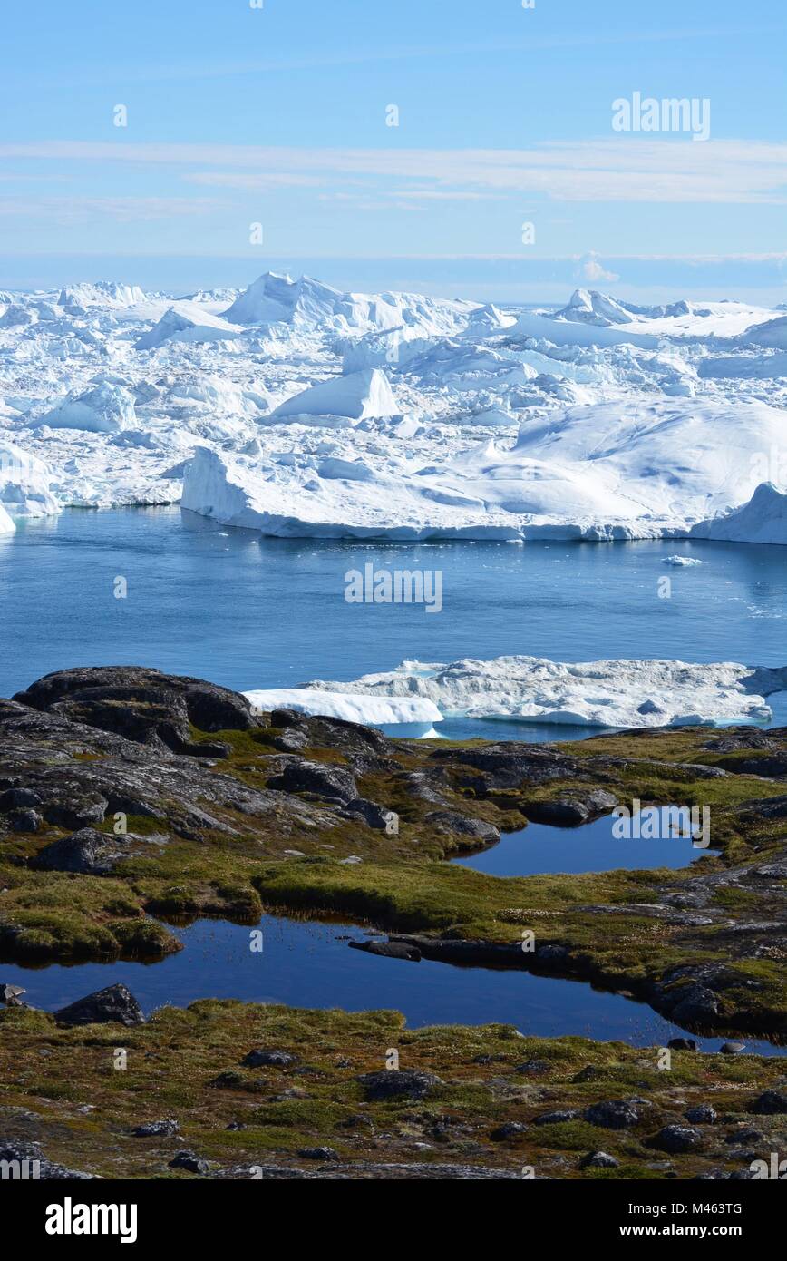 Grönland im Juli - schöne Landschaft mit großen Eisberge in der Disko Bucht Stockfoto