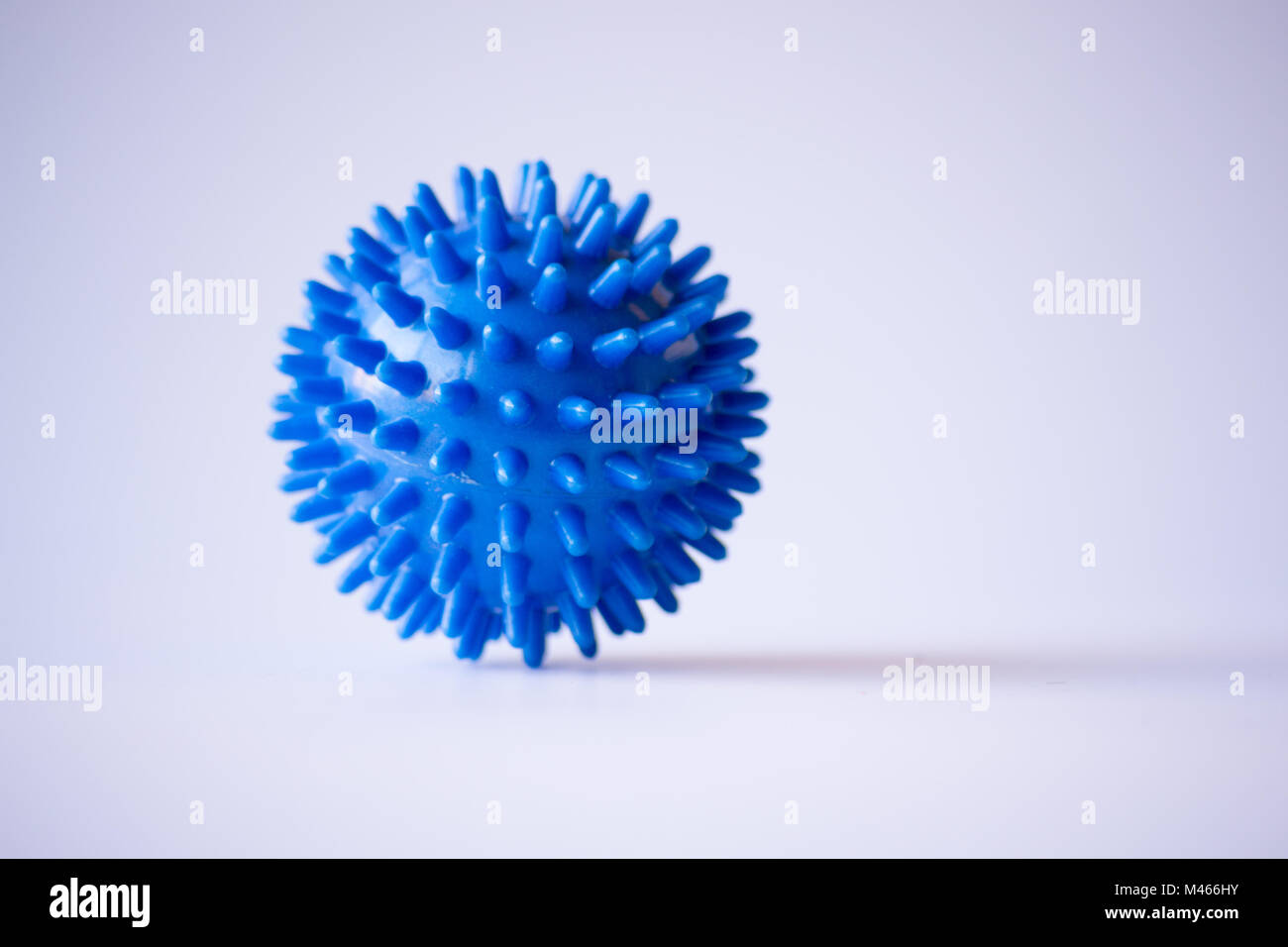 Spikey blaue Kugel Stockfoto