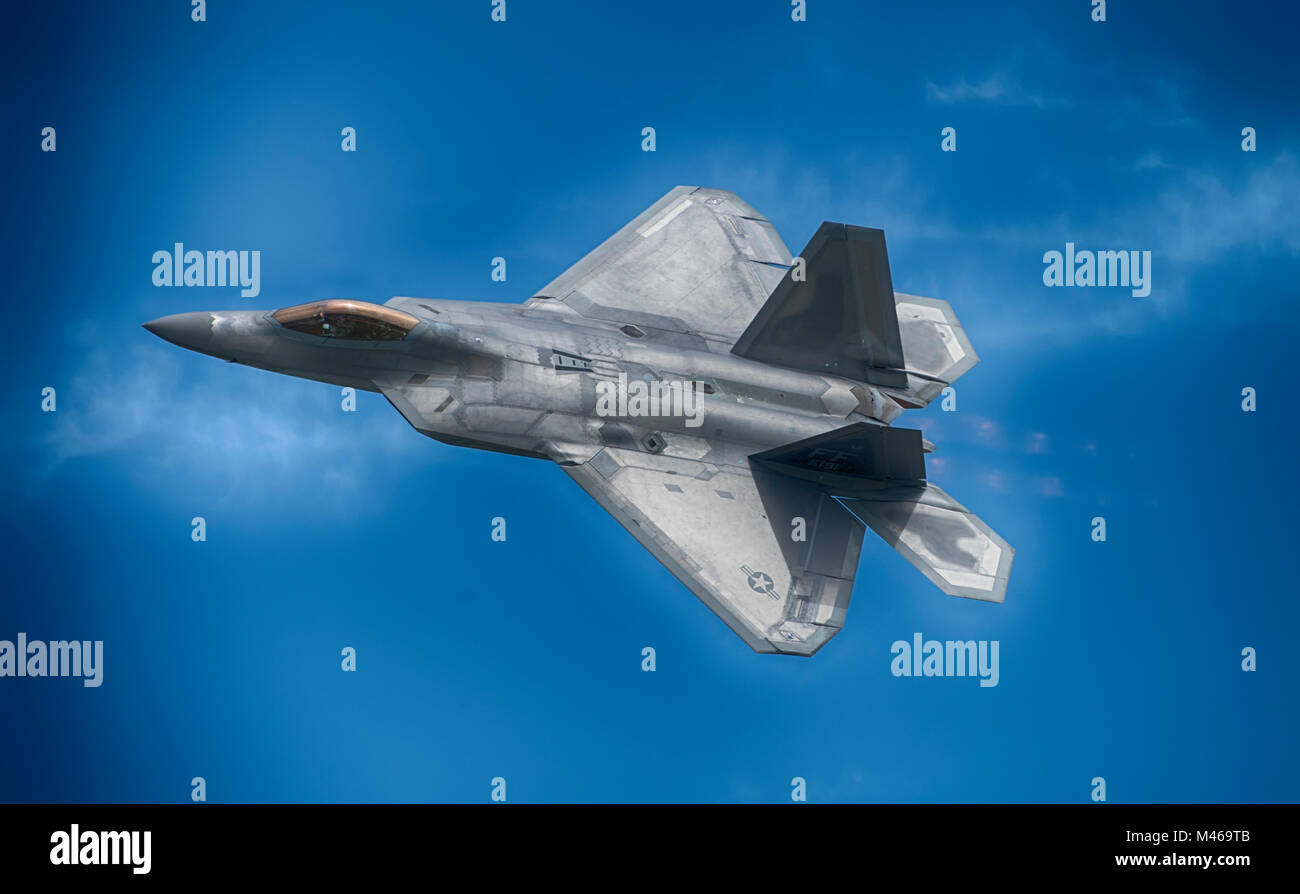 Lockheed Martin F22 Raptor Flying Display der RIAT, RAF Fairford, England. Credit: Malcolm Park/Alamy Stockfoto