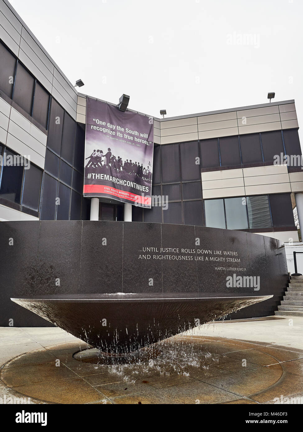 Die Bürgerrechtsbewegung Memorial Center mit Zitat von Dr. Martin Luther King Jr memorializing ist das diejenigen, die in Der Kampf in Montgomery Alabama USA gestorben Stockfoto