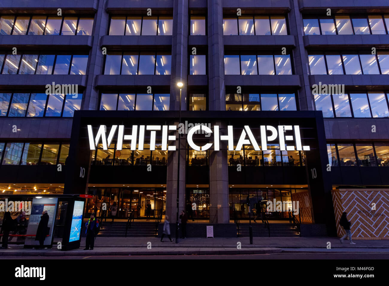 Die Weiße Kapelle Gebäude bei 10 Whitechapel High Street, London England United Kingdom UK Stockfoto