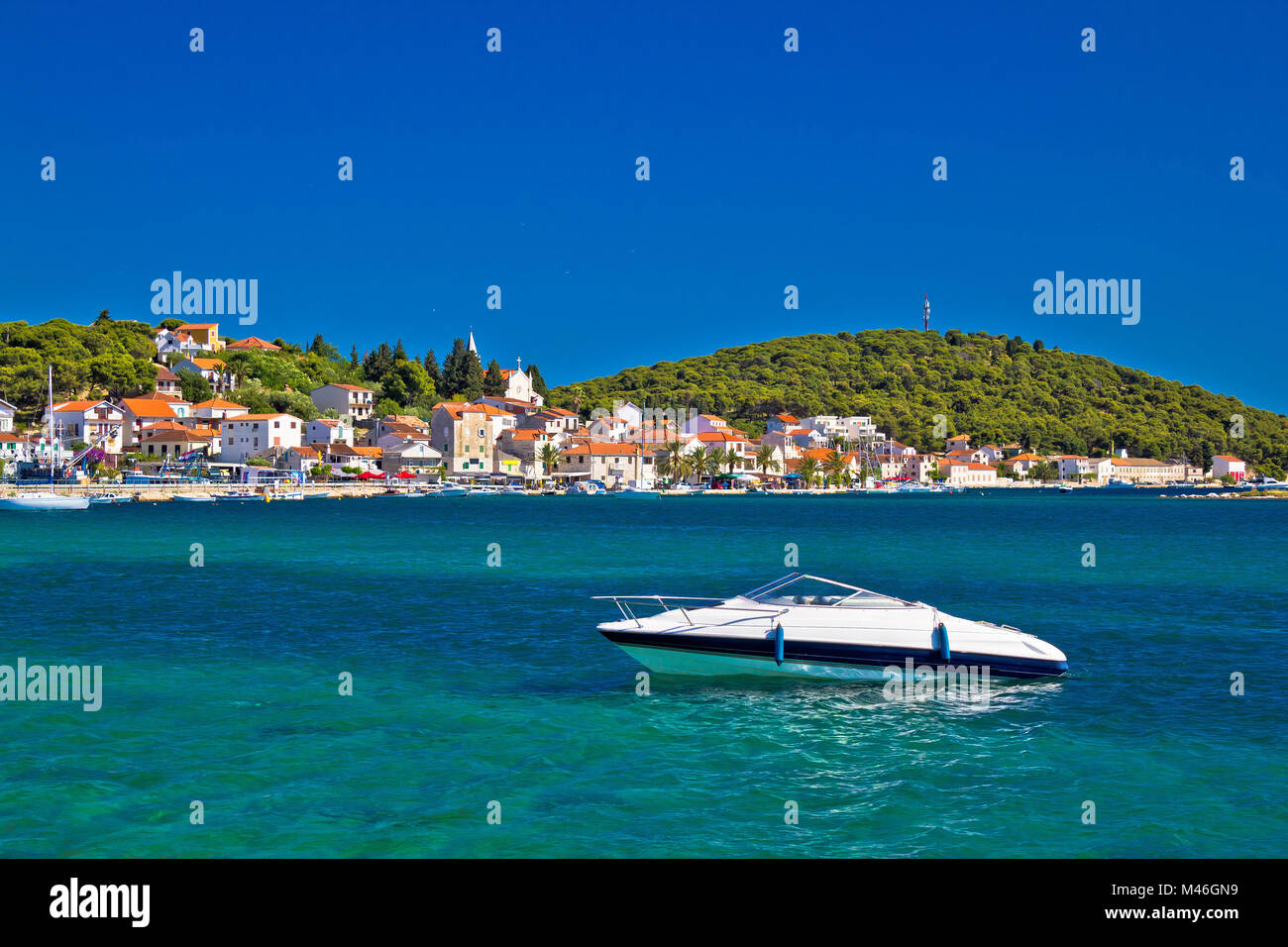 Türkis Waterfront von Rogoznica Reiseziel Stockfoto
