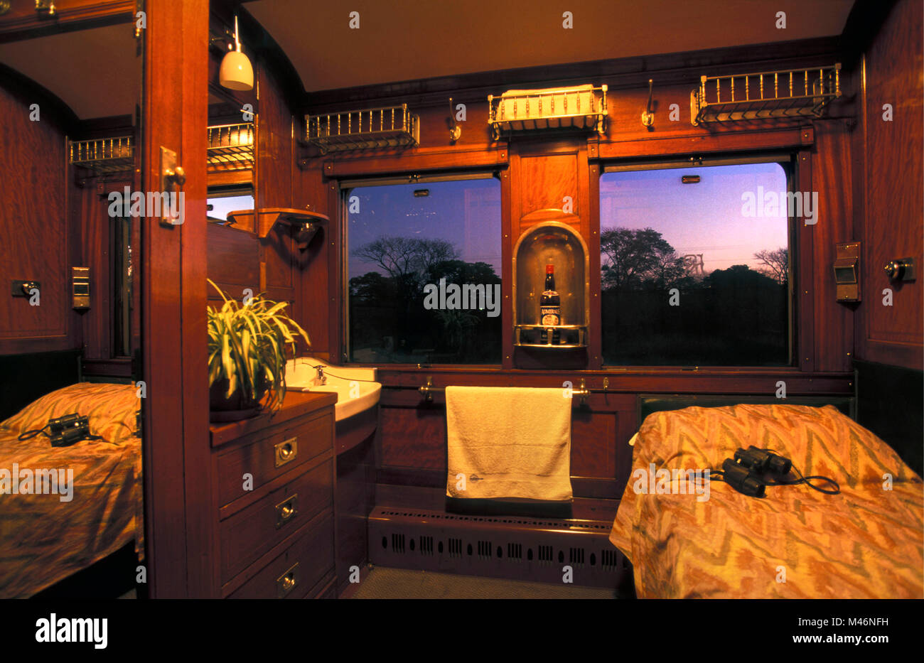 Simbabwe. In der Nähe von Bulawayo. Rail Safari. Dampfzug. Interieur. Stockfoto