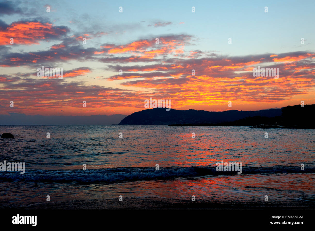 Cervo, Imperia, Ligurien, Italien. Sonnenuntergang. Stockfoto