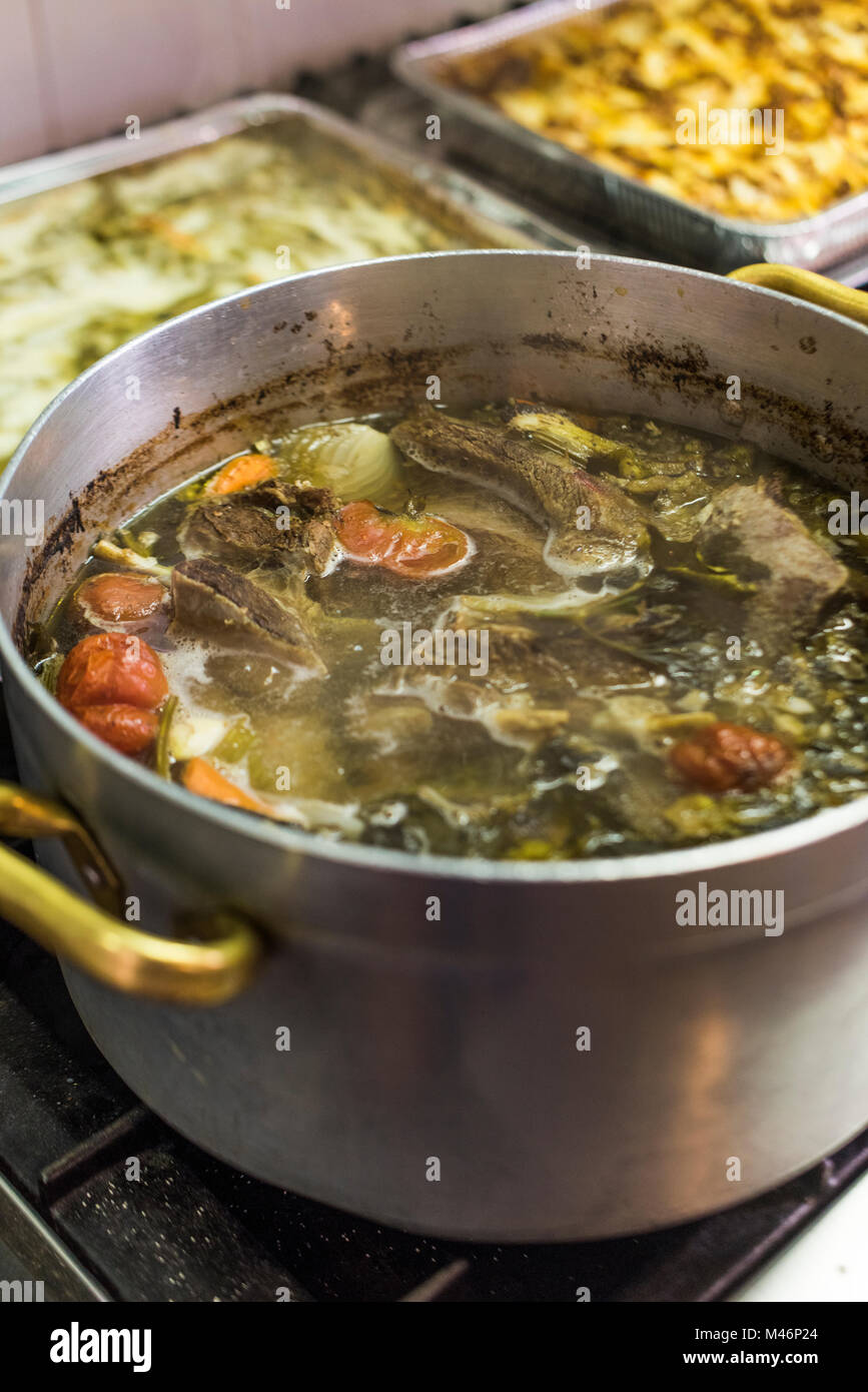 Essen kochen in der Italienischen Küche Stockfoto