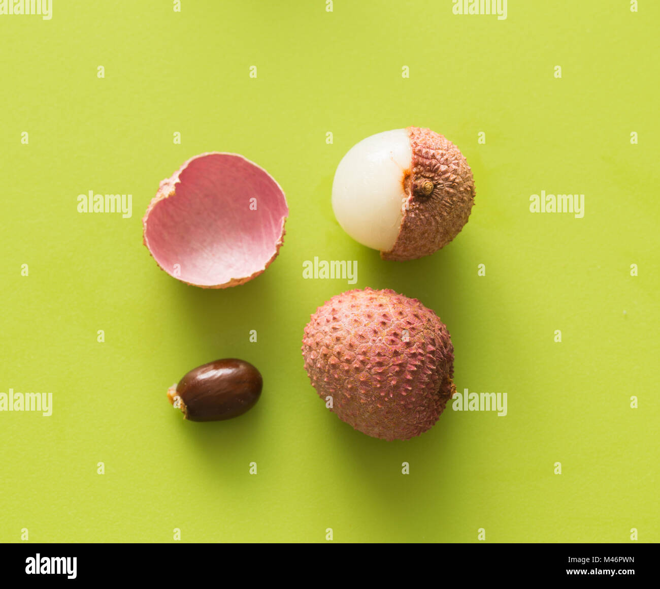 Lychee auf dem grünen Hintergrund Stockfoto
