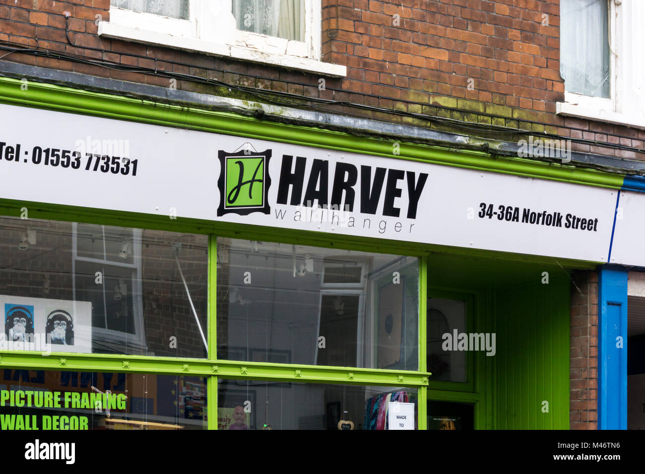Harvey Wallhanger - eine humorvolle Name für einen Bilderrahmen shop in King's Lynn. Stockfoto