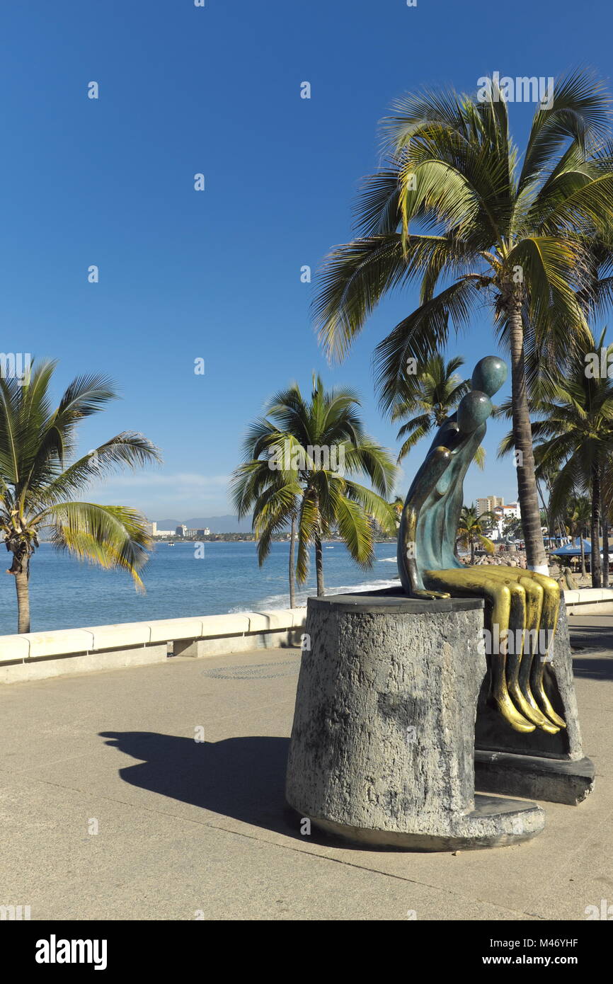 'Nostalgie', die von der Mexikanische Künstler Ramiz Barquet war eines der ersten Stücke von Kunst im öffentlichen Raum auf dem Malecon in Puerto Vallarta, Mexiko 1984. Stockfoto