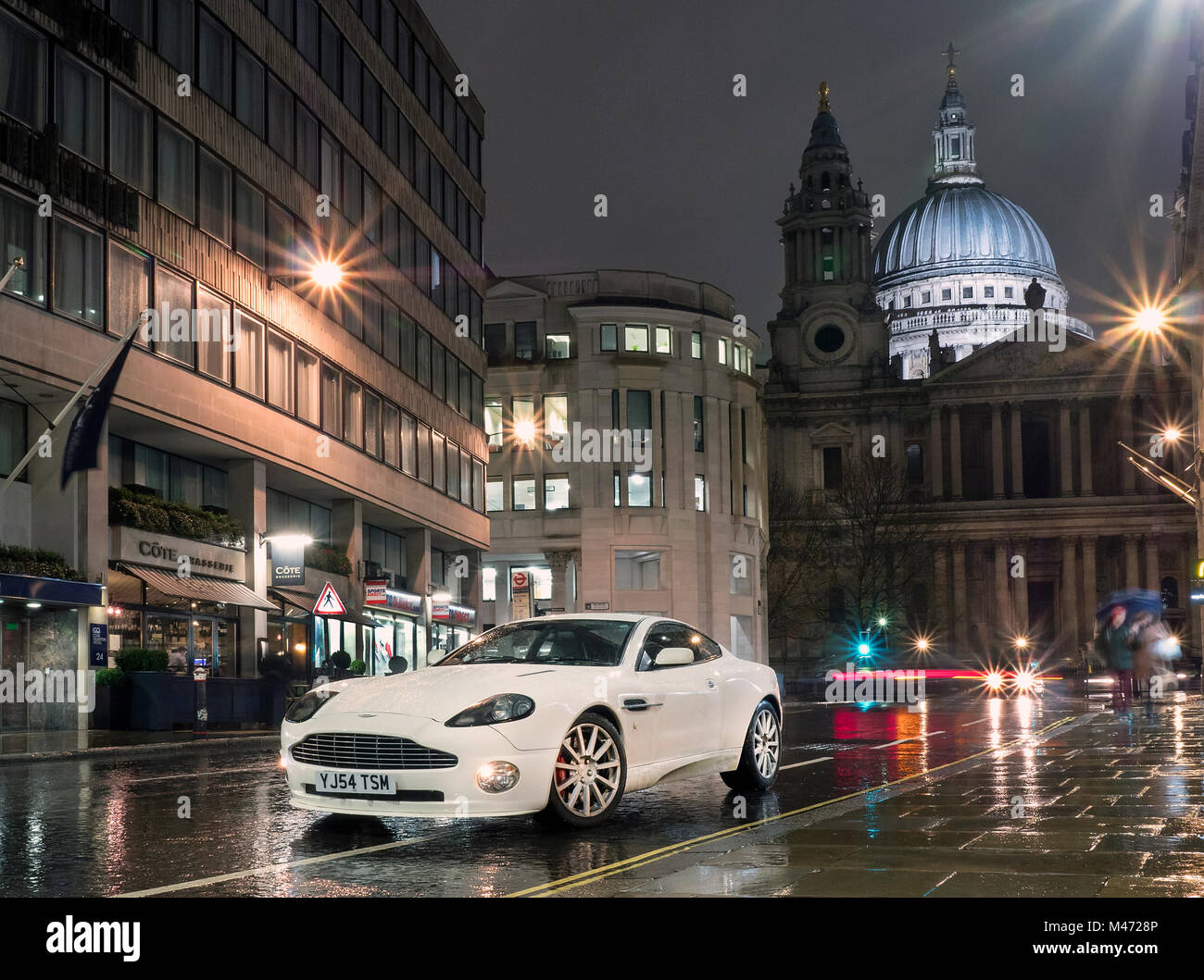 2004 Aston Martin Vanquish in der Stadt London, Großbritannien Stockfoto