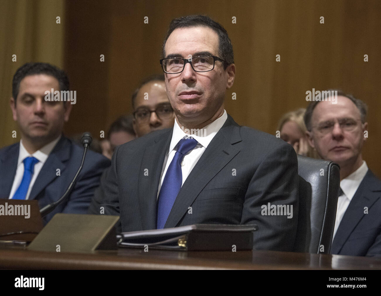 Washington, District of Columbia, USA. 14 Feb, 2018. United States US-Finanzminister Steven Mnuchin bezeugt vor den Senat der Vereinigten Staaten Ausschuss für Finanzen, dass der Präsident das Geschäftsjahr 2019 Budget auf dem Capitol Hill in Washington, DC am Mittwoch, 14. Februar 2018. Credit: Ron Sachs/CNP Credit: Ron Sachs/CNP/ZUMA Draht/Alamy leben Nachrichten Stockfoto