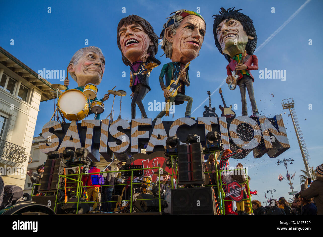 VIAREGGIO, ITALIEN - Feb 11: Festival, die Parade der Wagen mit dem tanzen die Menschen auf den Straßen von Viareggio. Februar 11, 2018, in Viareggio, Italien Stockfoto