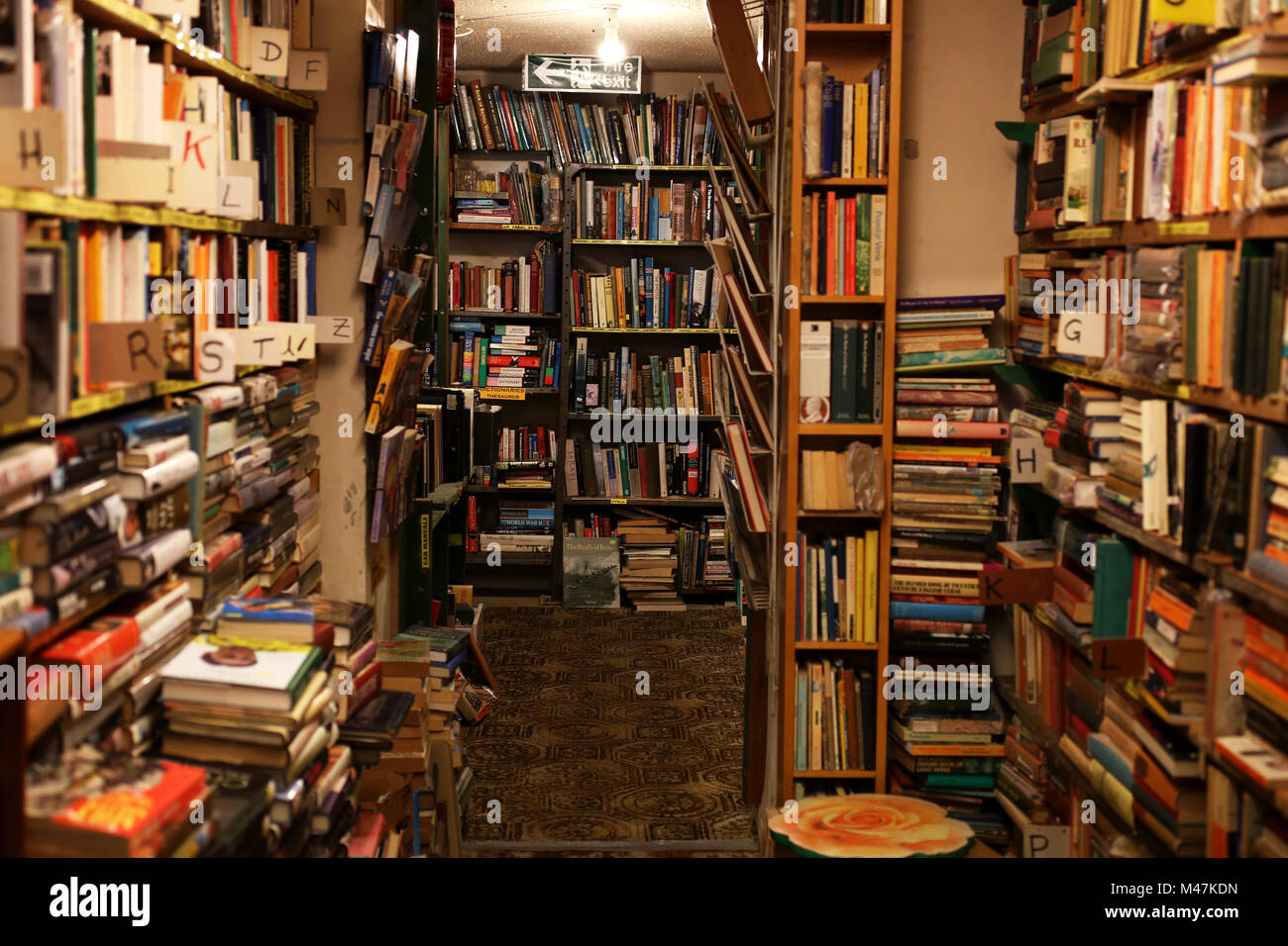 Allgemeine Ansichten einer alten Buchhandlung in Chichester, West Sussex, UK. Stockfoto