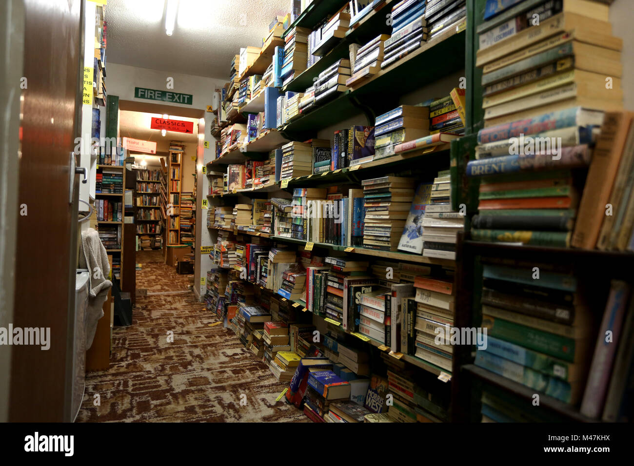 Allgemeine Ansichten einer alten Buchhandlung in Chichester, West Sussex, UK. Stockfoto