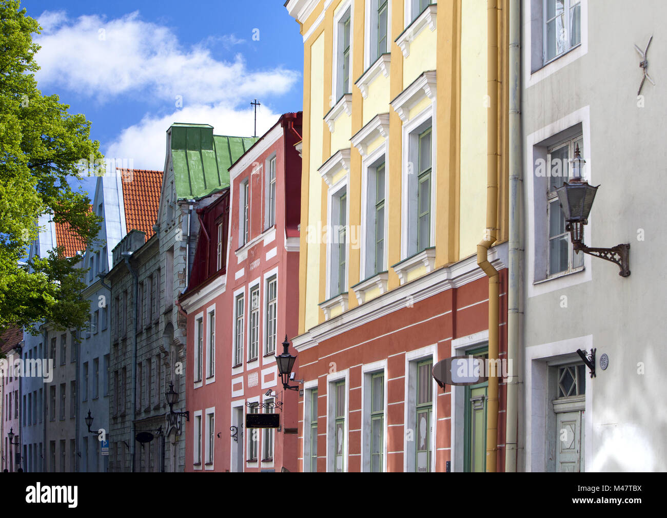 Alte Häuser auf den alten Straßen der Stadt. Tallinn. Estland. Stockfoto