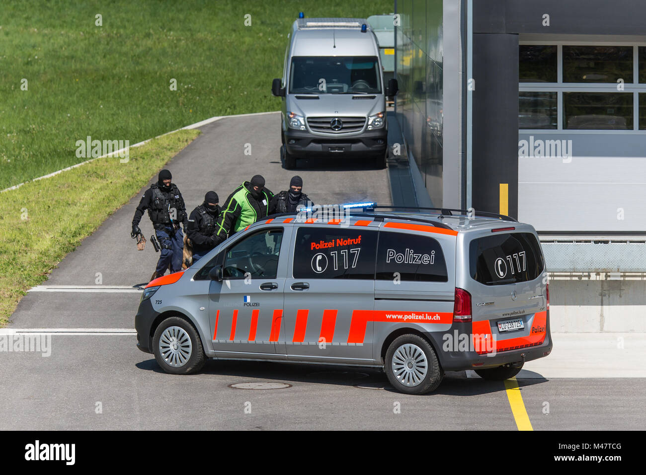 Polizeiauto mit Sondergruppe Luchs von der Luzerner Polizei Stockfoto