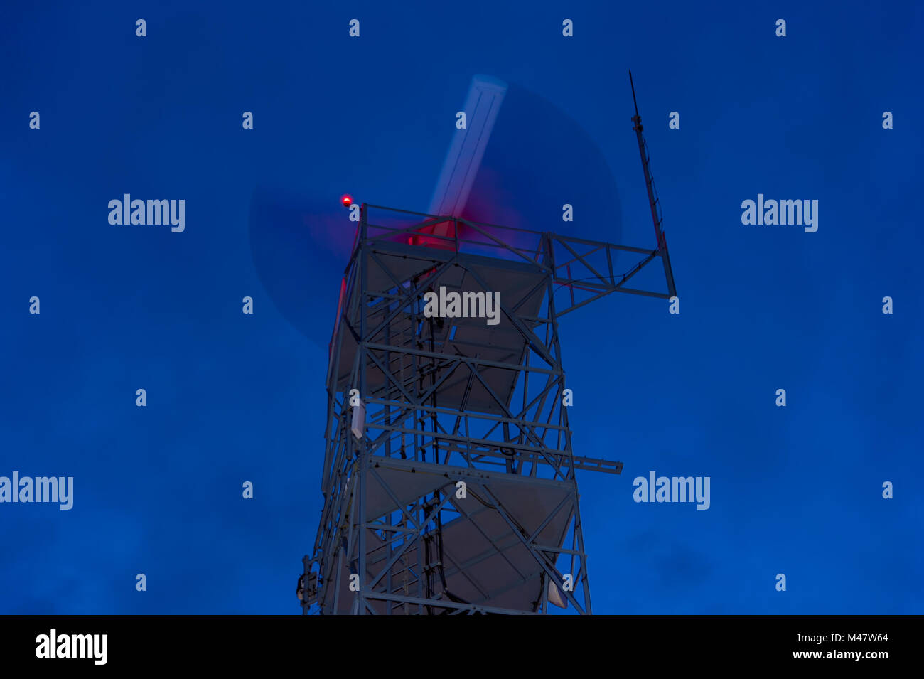 Radaranlagen Wetter- oder Meer Beobachtung. Nightshot. Stockfoto