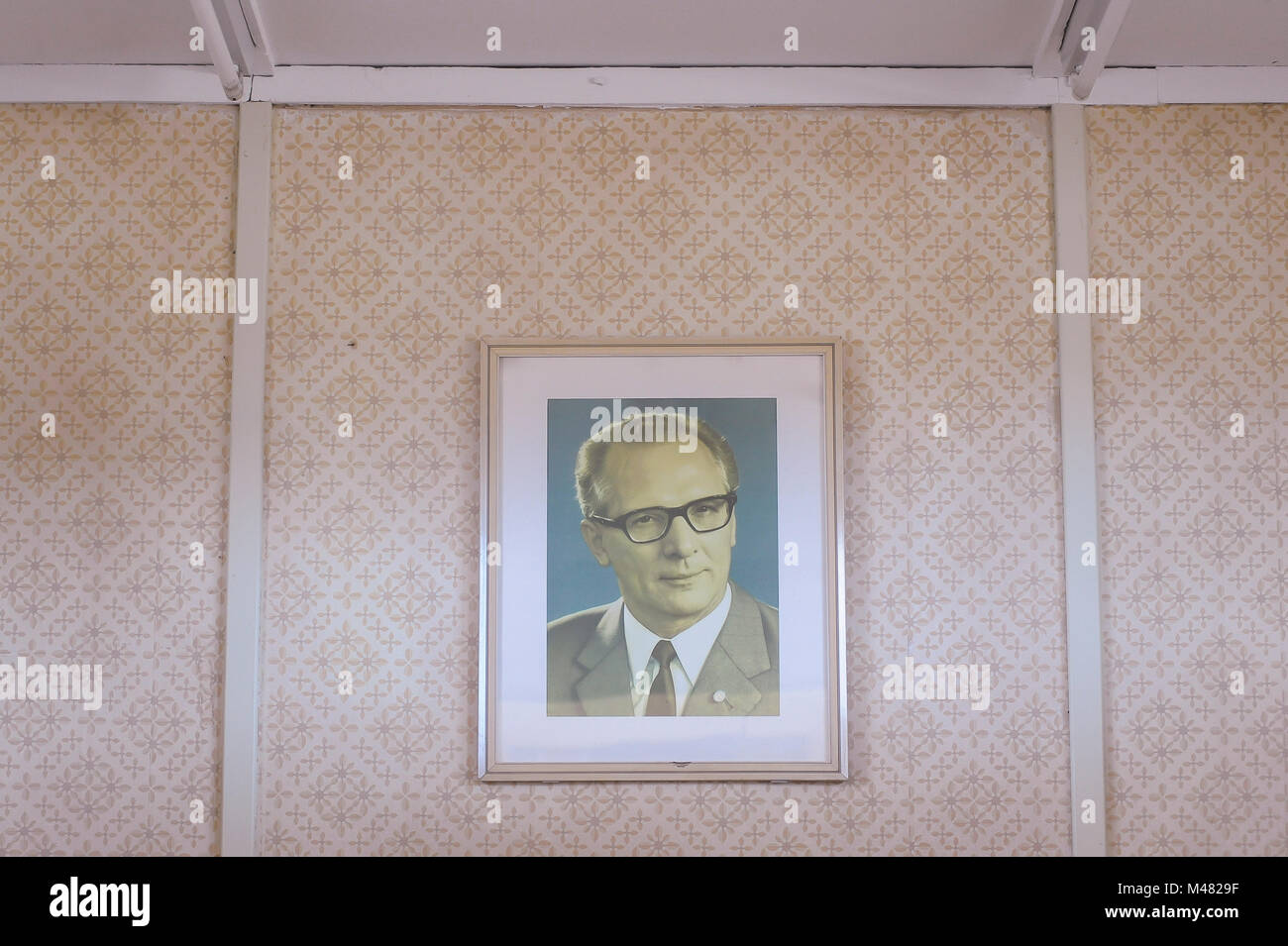 Ausstellung mit offizielle Portrait von Erich Honecker, DDR-Generalsekretär des Zentralkomitees der Sozialistischen Einheitspartei Deutschlands, ich Stockfoto