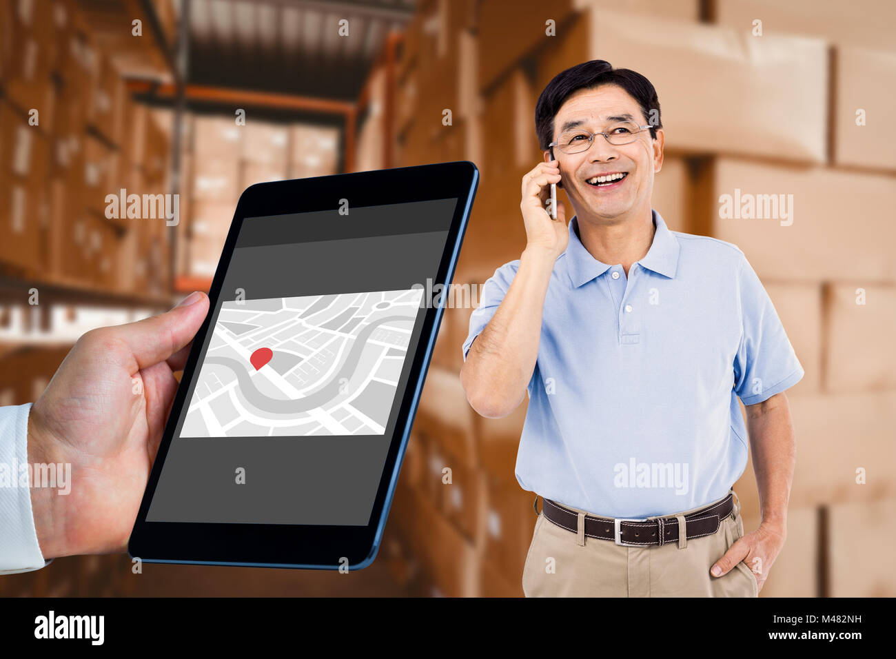 Zusammengesetztes Bild des Mannes mit TabletPC Stockfoto