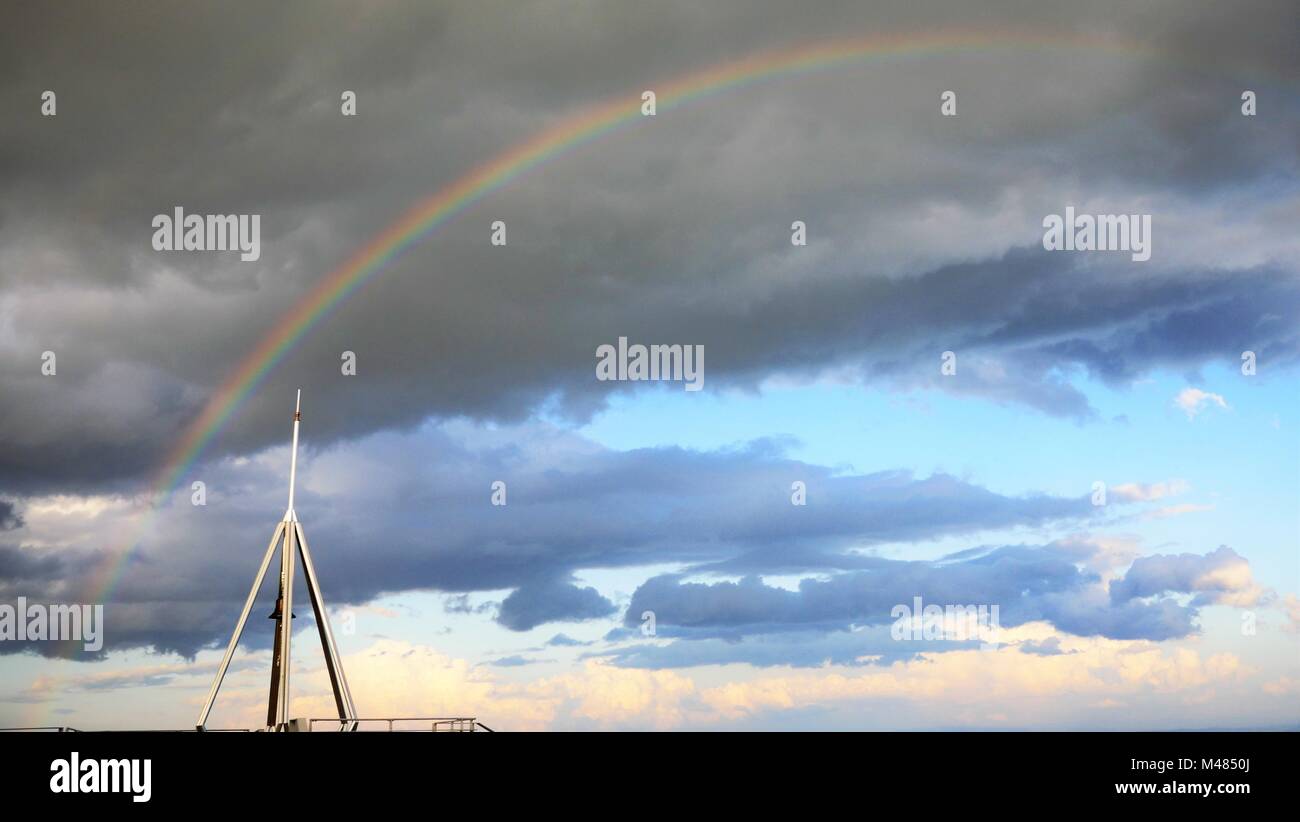 Schuß von Skyline, Regenbogen, Liebhaber Schlösser und Satelliten von der Oberseite der Berg Moiwa, Hokkaido, Japan Stockfoto