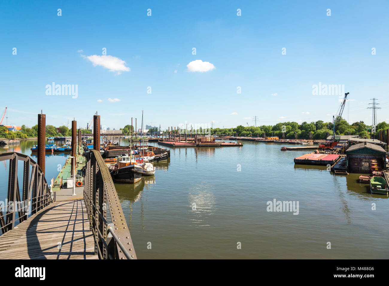 Truss Bridge an der Anlegestelle in der Trave Hamburger Hafen Stockfoto