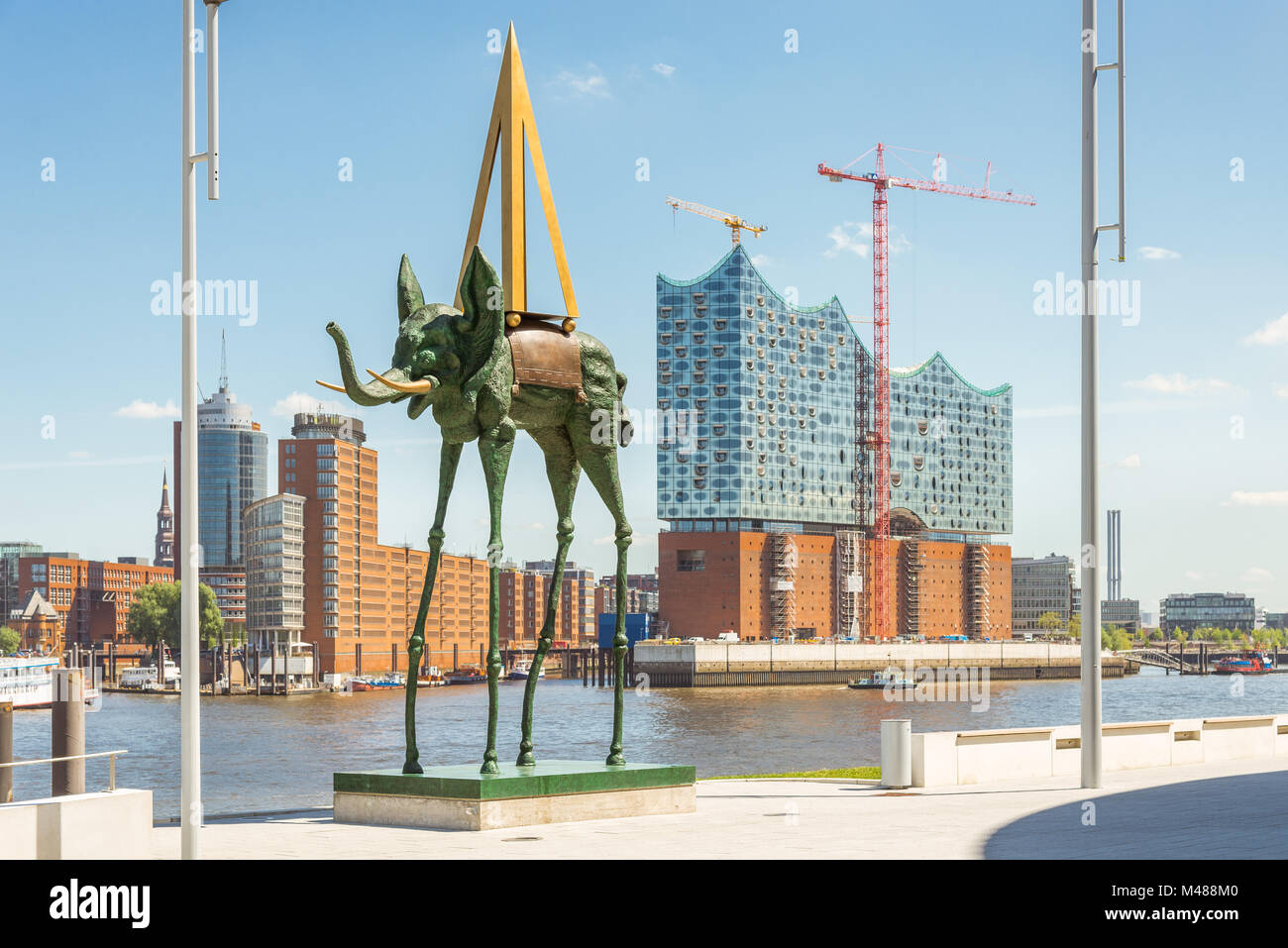 Die Dali-Skulptur Raum Elefant an der Elbe Hamburg Stockfoto