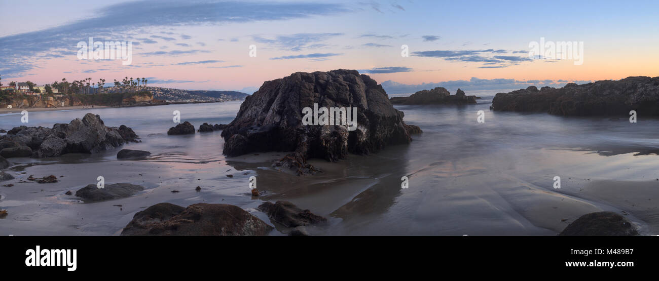 Crescent Bay Strand Panorama Blick auf das Meer bei Sonnenuntergang Stockfoto