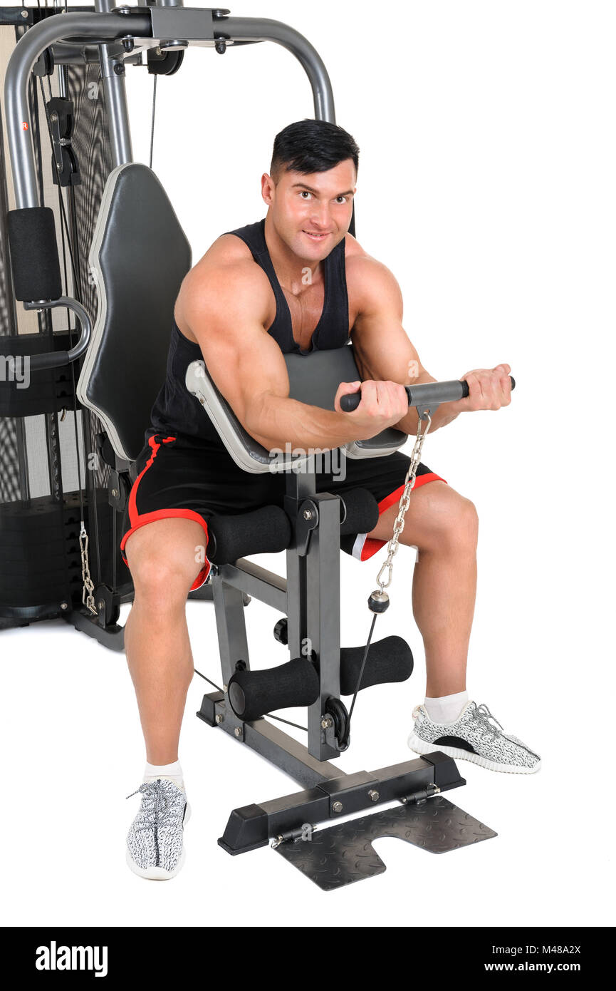 Hübscher junger Mann dabei seitliche Pulldown-Training isoliert auf weiss Stockfoto