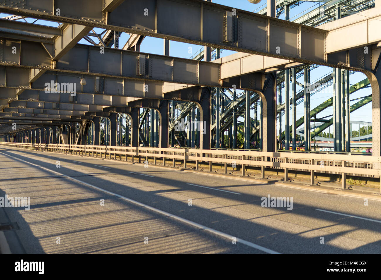 Bilder und Details aus den Überbau der Freihafenelbebrücke Stockfoto