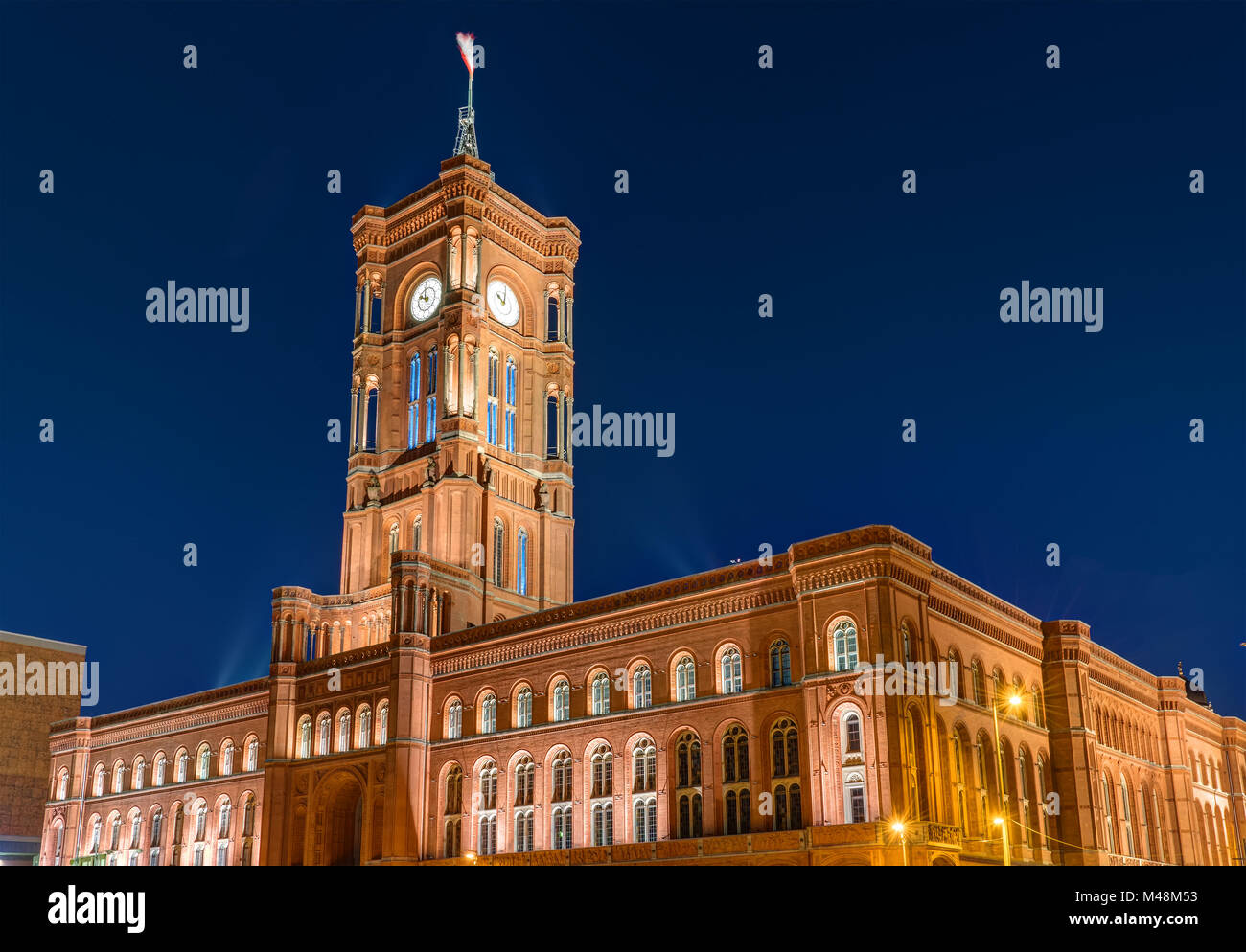 Das Rathaus Rotes Rathaus Berlin bei Nacht Stockfoto