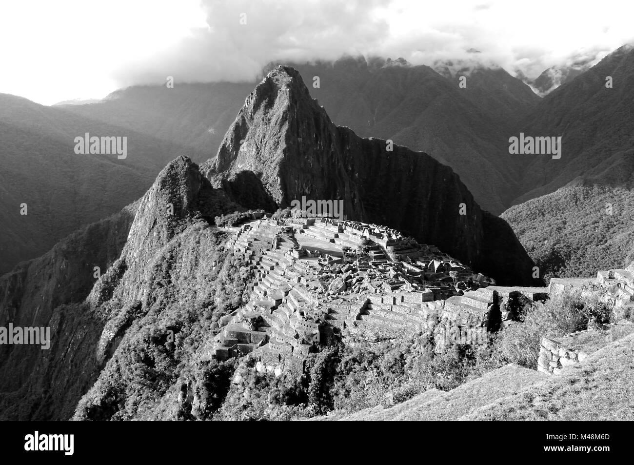 Alte Inka-Stadt Machu Picchu schwarz und weiß Stockfoto