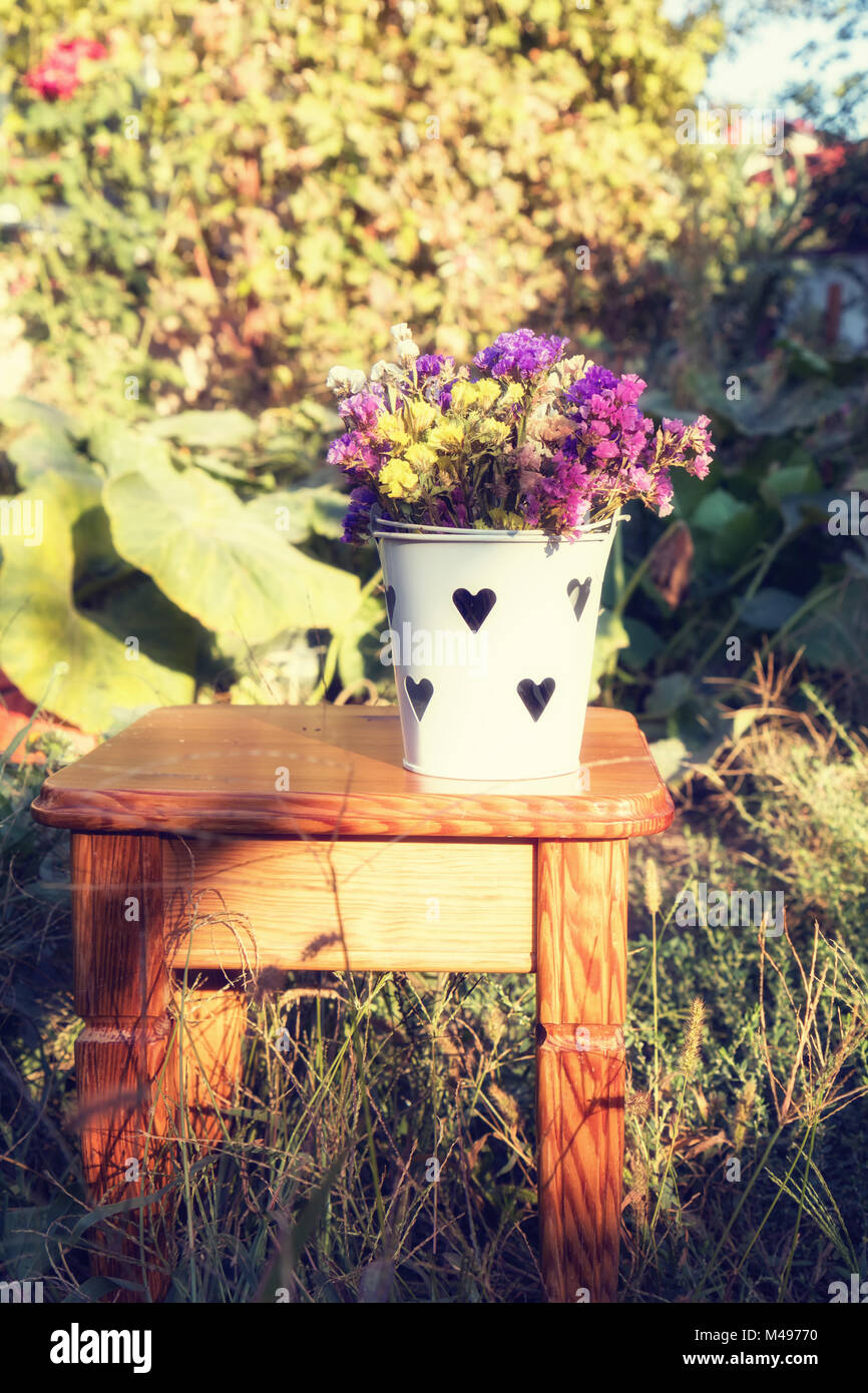 Sommer schöne Garten mit bunten Blumenstrauß Stockfoto