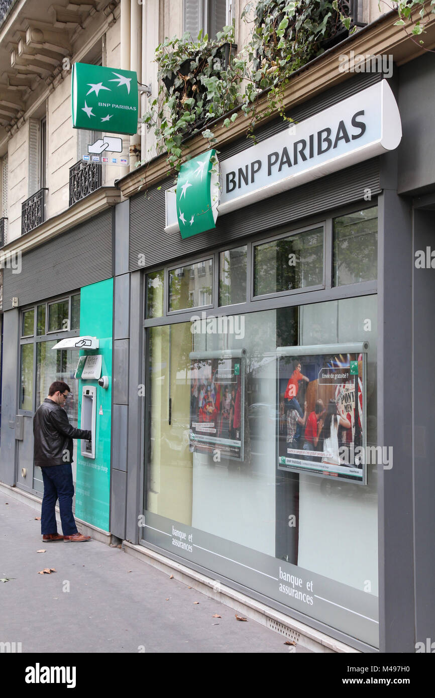 Atm In Paris France Fotos Und Bildmaterial In Hoher Aufl sung Alamy atm-in-paris-france-fotos-und-bildmaterial-in-hoher-aufl-sung-alamy