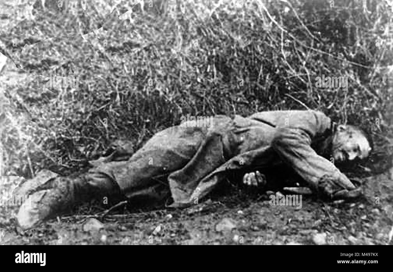 Ein grauenvolles Bild eines Toten gefallenen toten Soldaten im Ersten Weltkrieg Stockfoto