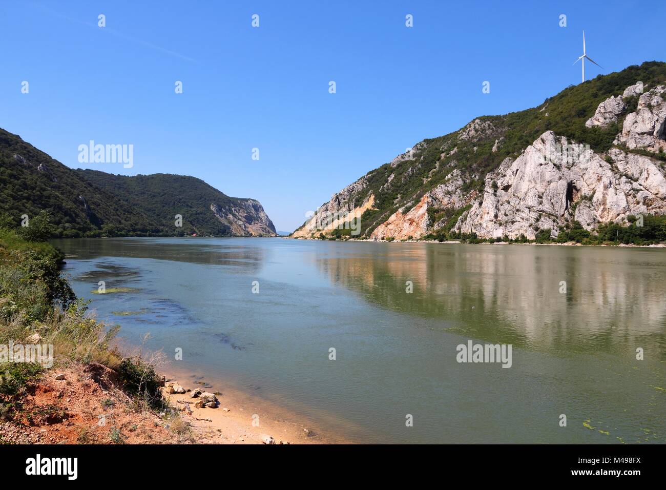 Donau in Branicevo region Serbiens. Die andere Seite der Grenze Fluss ist Rumänien. Stockfoto