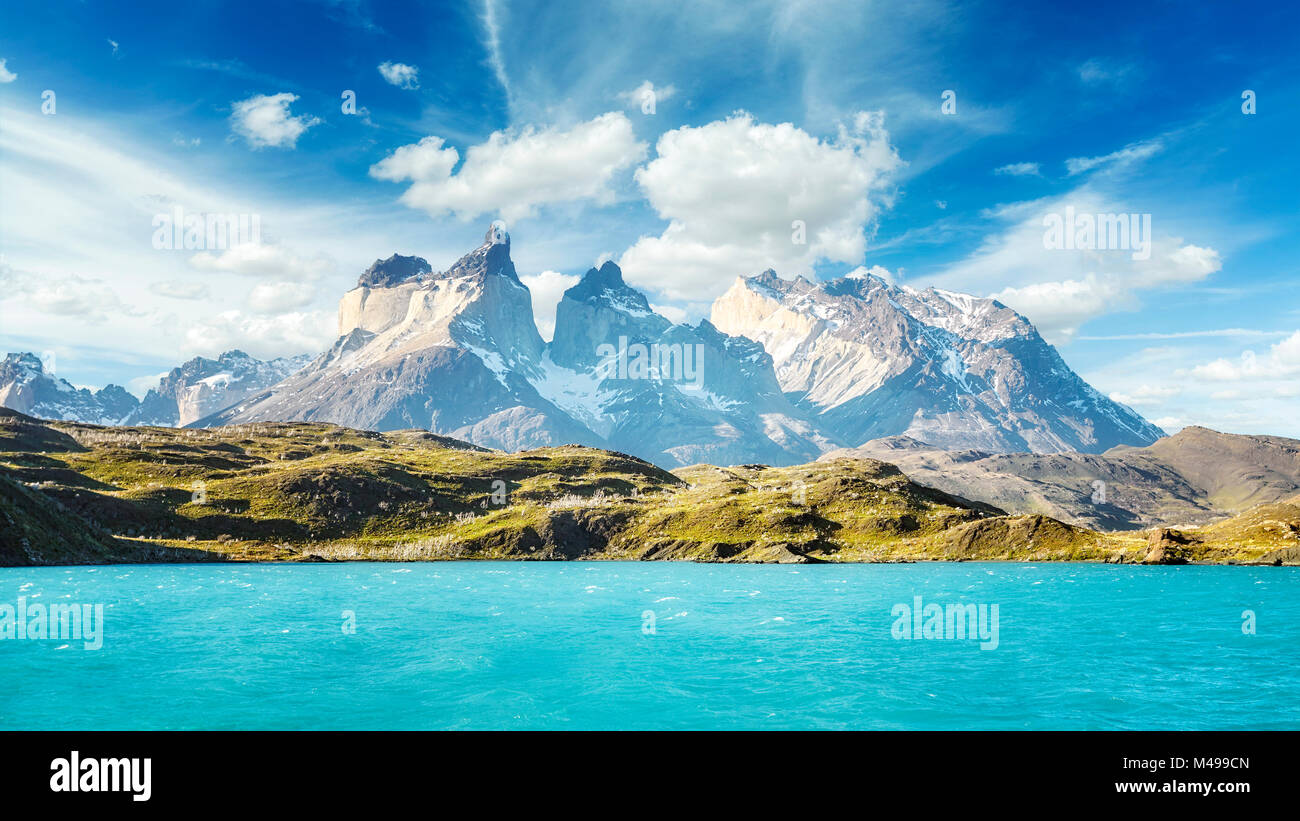 Pehoe See und Los Cuernos (Hörner) im Torres del Paine Nationalpark, Chile. Stockfoto