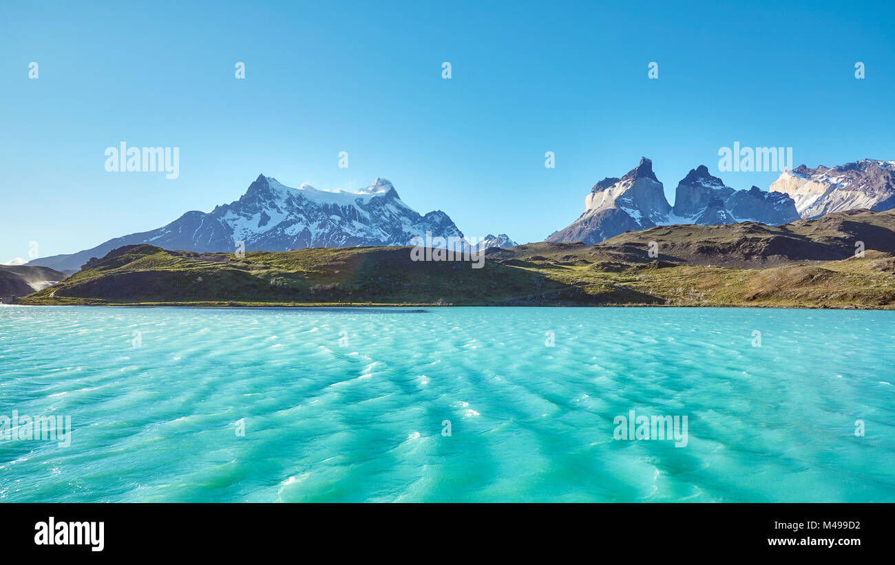 Pehoe See und Los Cuernos (Hörner) im Torres del Paine Nationalpark, Chile. Stockfoto