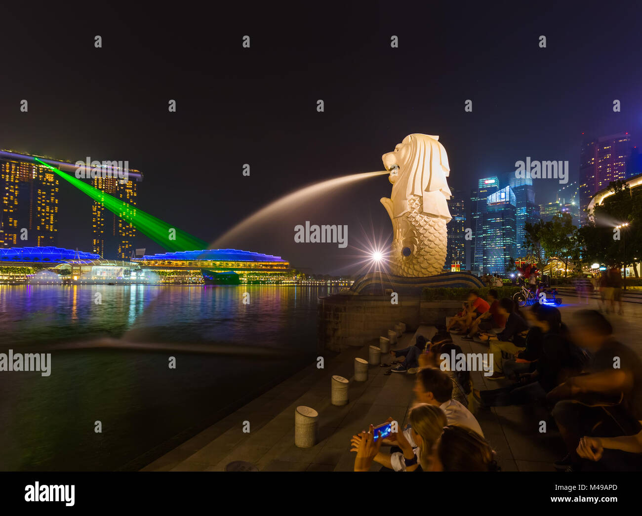 Merlion statue Brunnen in Singapur - Skyline der Stadt. Stockfoto