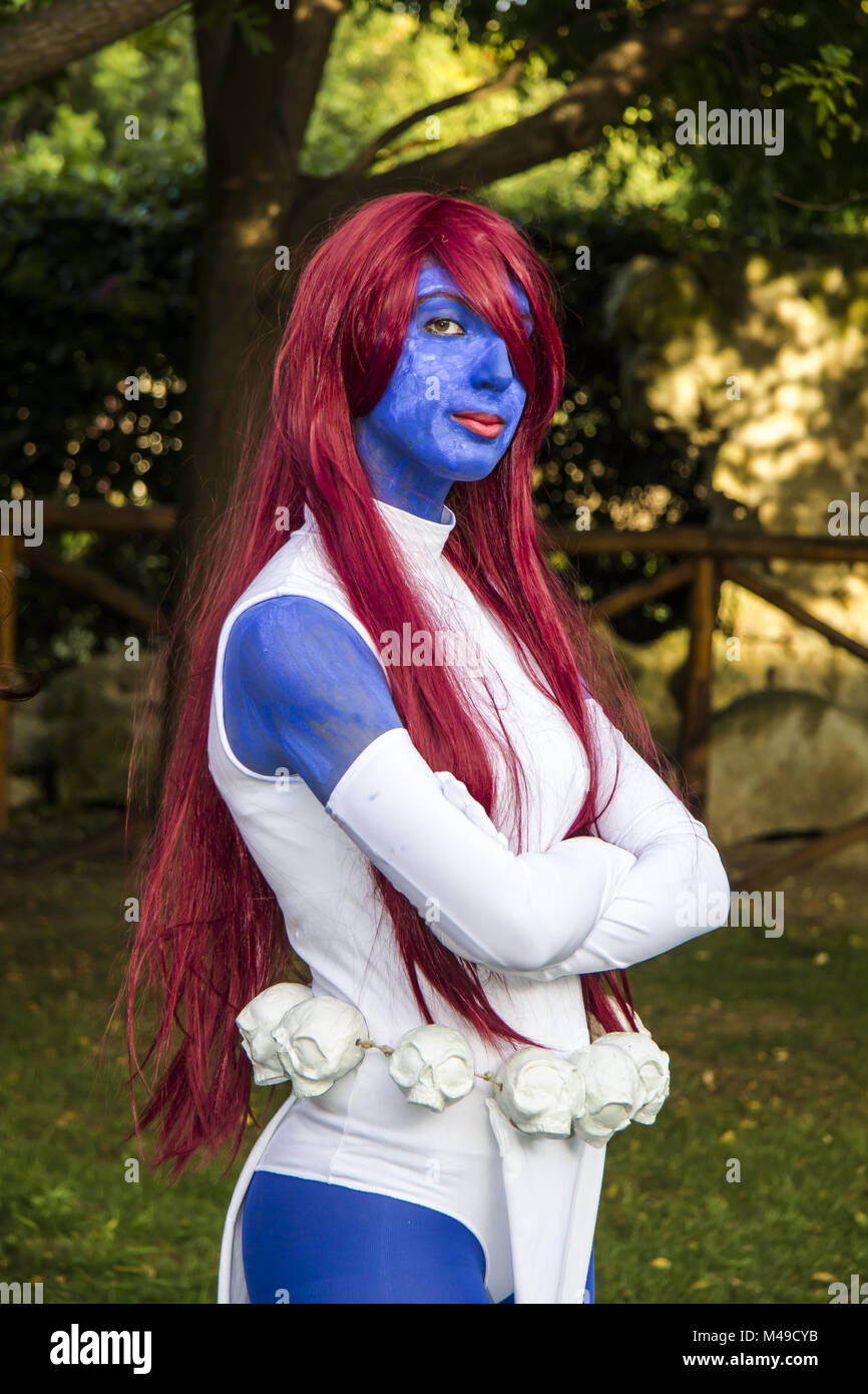 Avatar kostüme -Fotos und -Bildmaterial in hoher Auflösung – Alamy