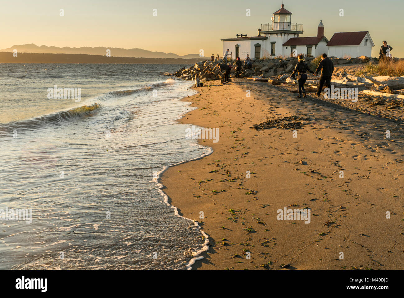 Usa, Washington, Seattle, West Point Lighthouse, Puget Sound, Olympischen Berge Stockfoto