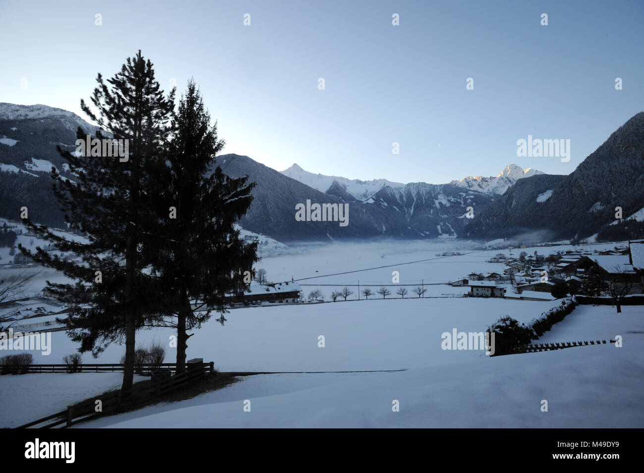 Im Zillertal von Schwendau in der Nähe von Mayrhoffen in Tirol in Österreich gesehen Morgendämmerung Stockfoto