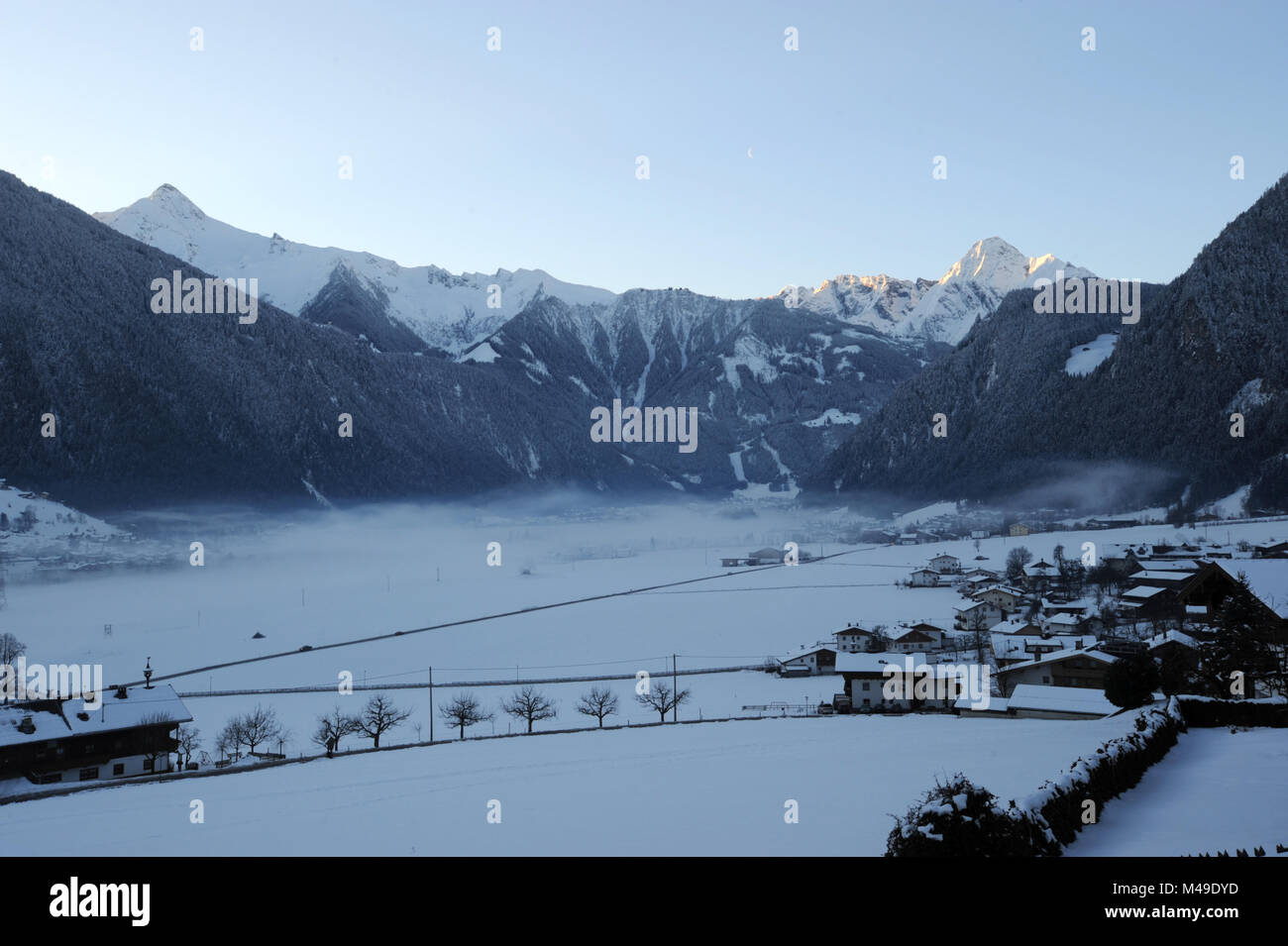 Im Zillertal von Schwendau in der Nähe von Mayrhoffen in Tirol in Österreich gesehen Morgendämmerung Stockfoto