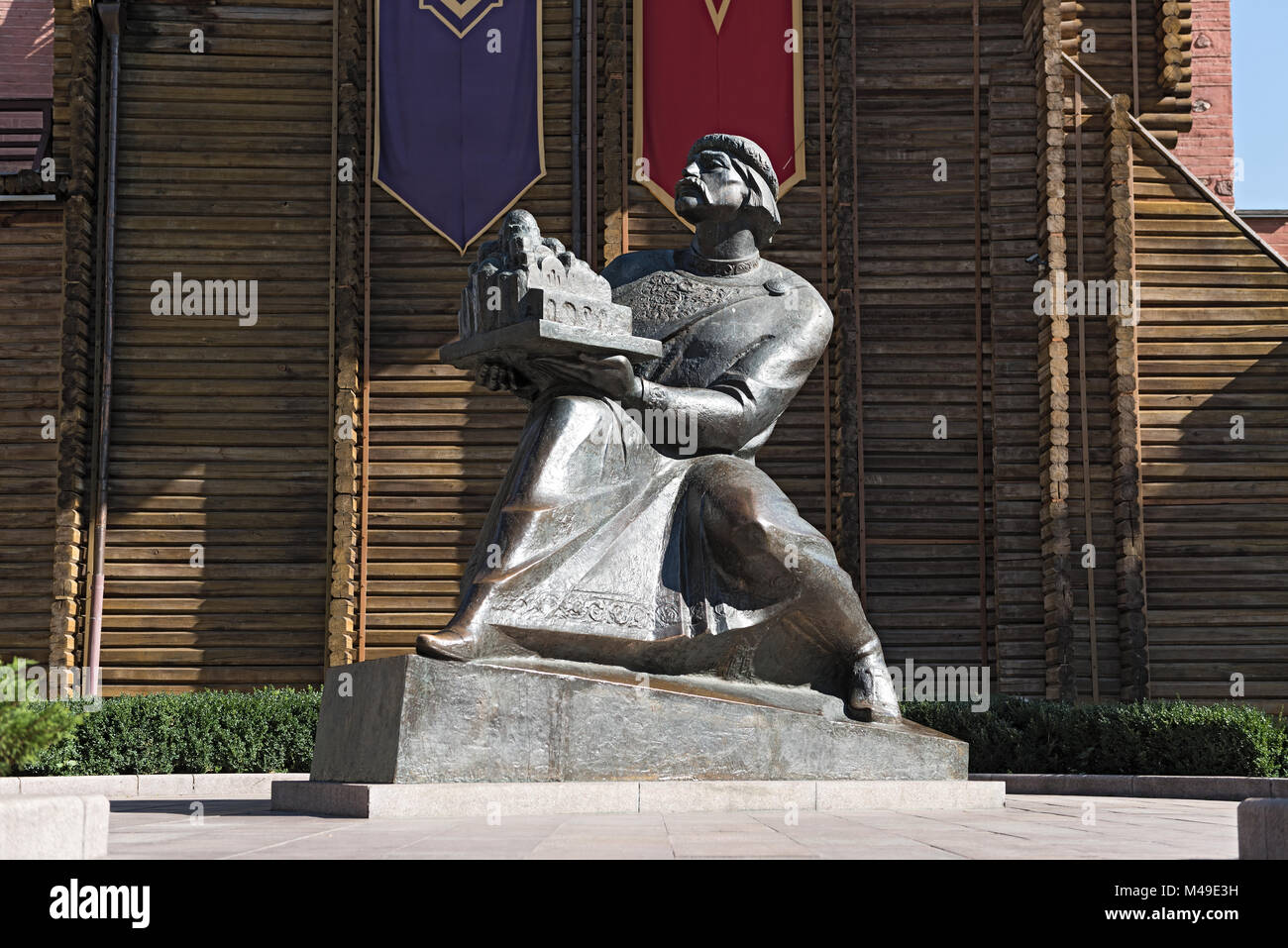 Denkmal von Fürst Jaroslaw der Weise am Eingang zum Goldenen Tor von Kiew, Ukraine Stockfoto