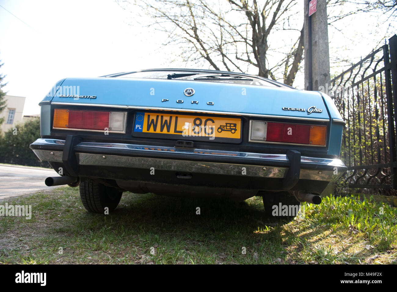 Ein Vintage blau Ford Capri Mk 2 zwei viertürige Coupé in Wo³omin, Polen. Stockfoto